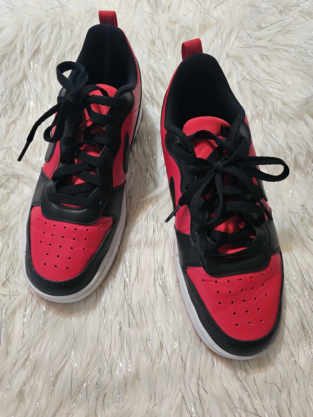 Nike Black and Red Low-Top Sneakers 6.5 Y